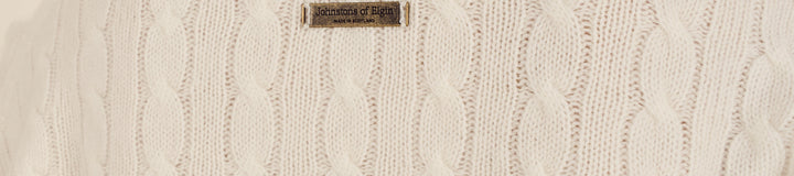 JOHNSTONS CROPPED CABLEKNIT SWEATER
